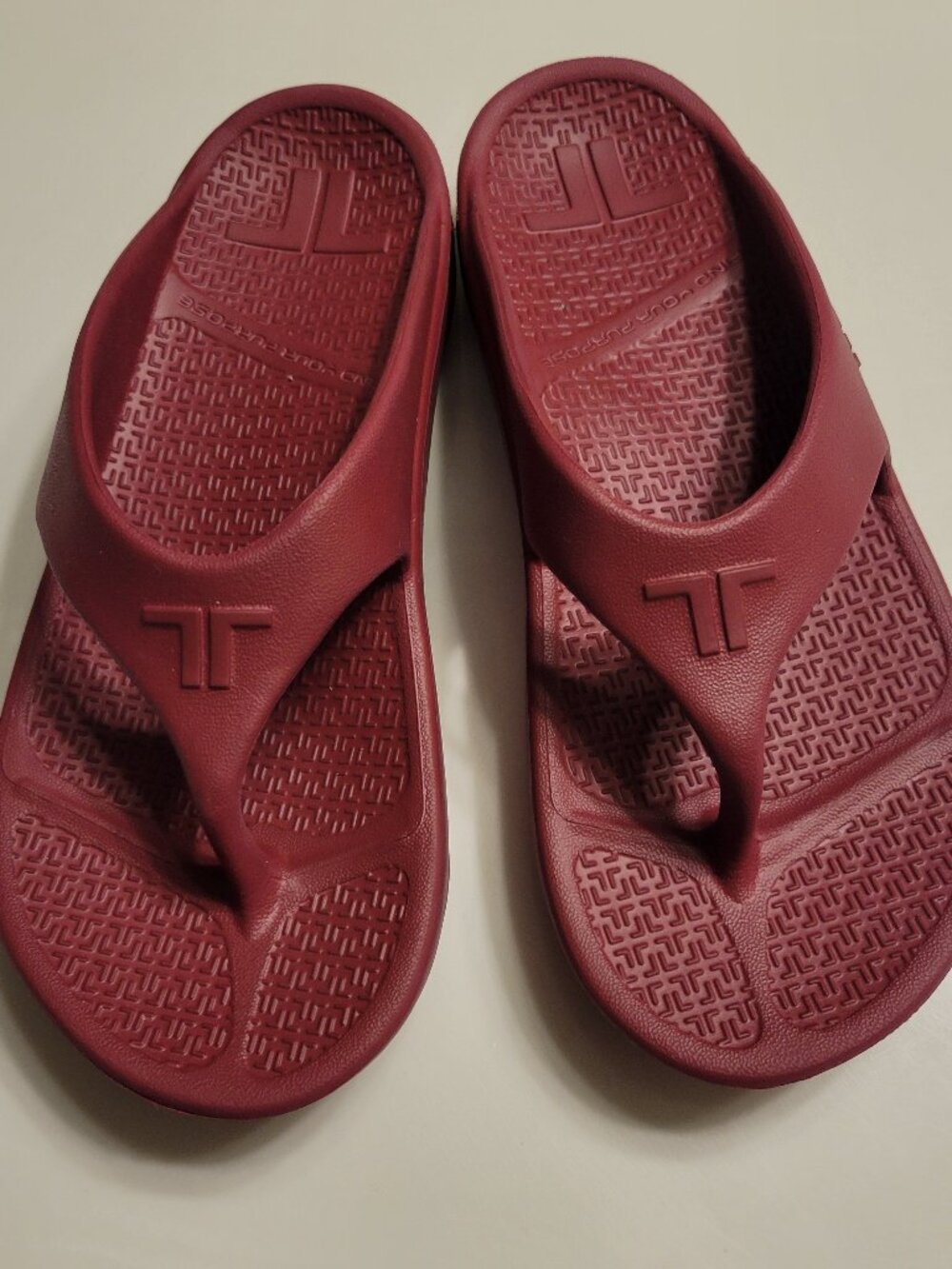 Telic Energy Recovery Flip-Flops Red 2XS Women's Size 6